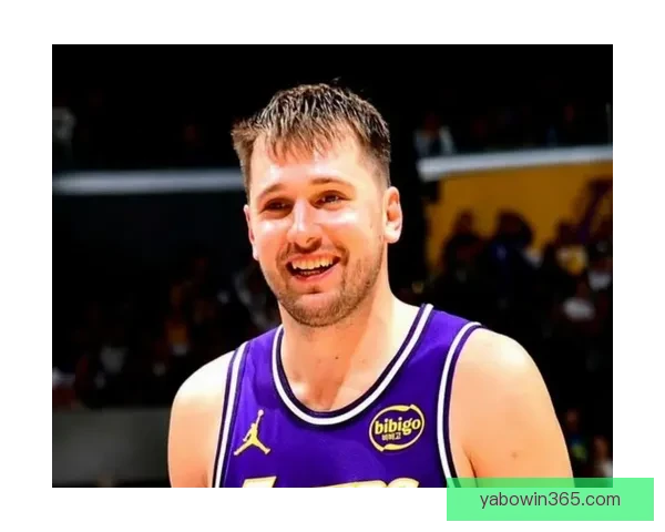 亚历山大赛季四十次三十分压制东契奇领跑全联盟